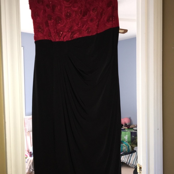 Red and Black Dress - Picture 3 of 4